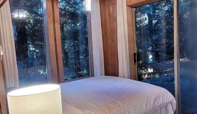 Ocean Views & Sunset Beach Cabin with soaker tub & fire pit