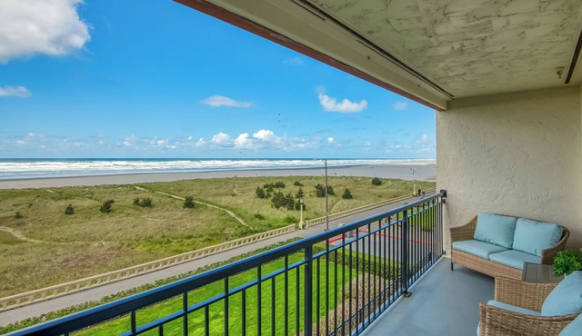 Oceanfront 3rd floor Balcony 2 blocks to Turnaround-Work Remotely