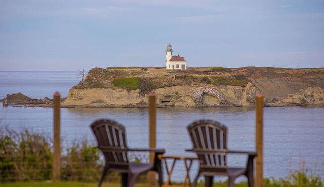 Oceanfront Home, Lighthouse, Beach Access, Spectacular Sunsets, Newly Remodeled