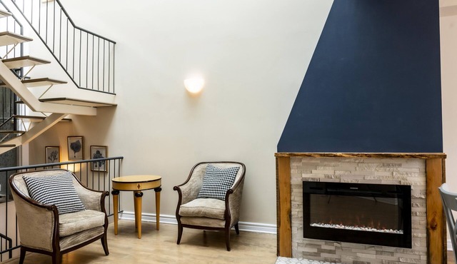 Open floorplan with country accents and a modern in saint Laurent