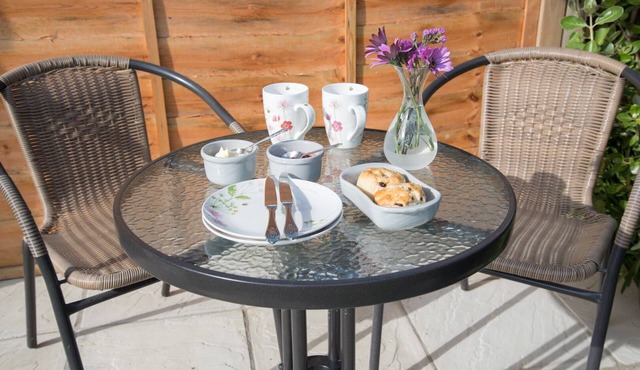 Orchards Apartment - 1 bedroom apartment with parking and garden