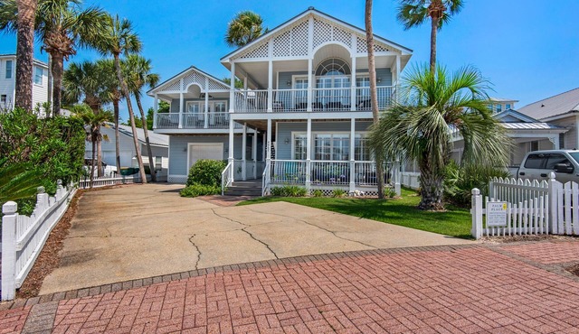 Palm Place, Spacious beach house steps to the powdery sand and emerald water.