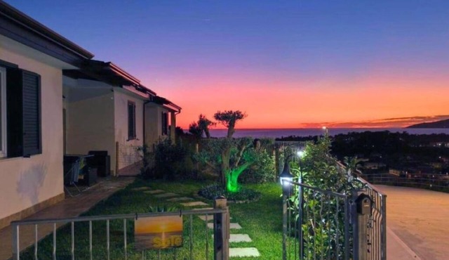 Panoramic and modern villa with garden, comfort and relaxation close to the sea in Ascea