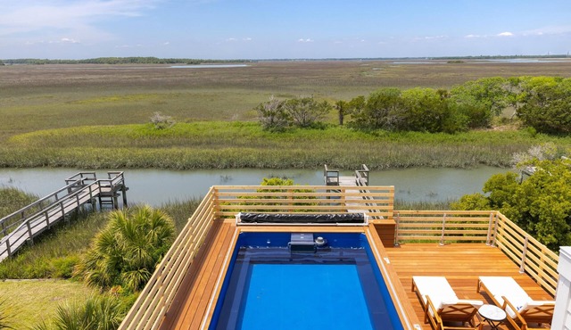 Panoramic Views, Pool + Game Room