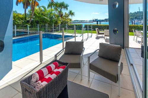 Pavillions 17 Waterfront with Private Pool and Buggy
