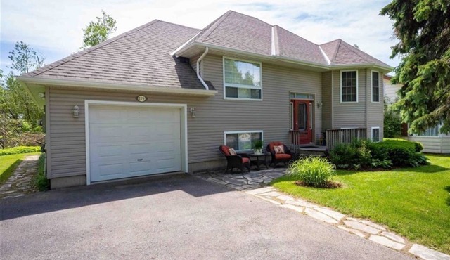 Perfect for couples or the family. Walk downtown, to beach or hiking trails.