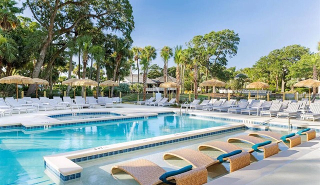 Perfect Getaway! 4 Units, Pool, Balcony, & Steps to Hilton Head Beach!