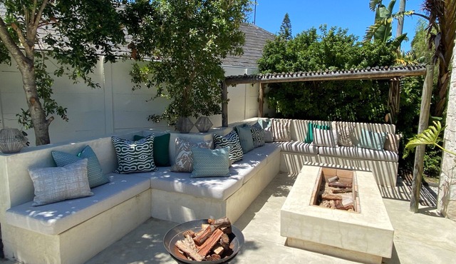 Perfectly located luxurious contemporary 6 bedroom home