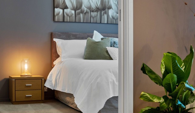 PERTH CITY CENTRE - CORPORATE APARTMENT incl WIFI, Smart TV, Pool & U/C Parking
