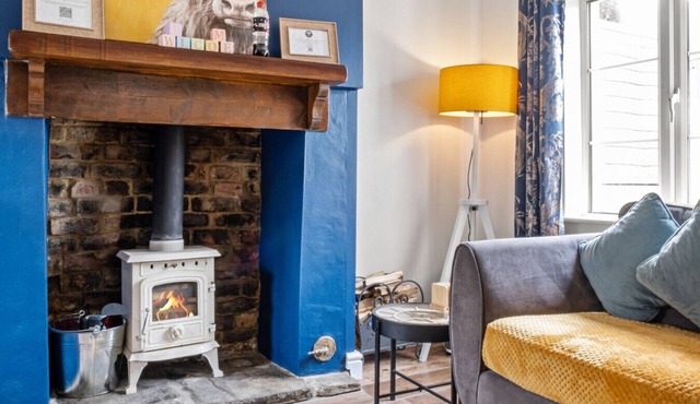 Pet-friendly Stonehouse cottage, minutes to the M5