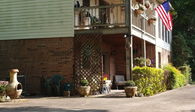 Pleasant Hill Getaway in a secluded small neighborhood