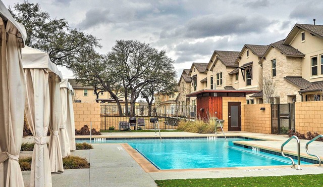 Pool Access: Upscale & Modern Austin Townhome in Austin