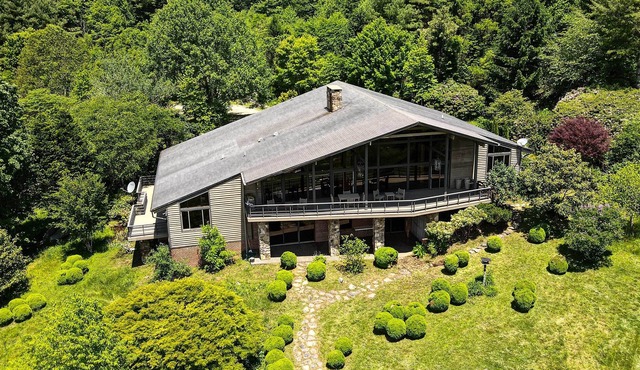 Premier Appalachian Living w/ Panoramic Mtn Vistas