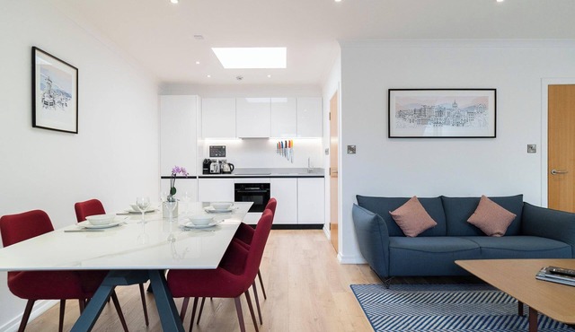 PREMIER SUITES Edinburgh Fountain Court