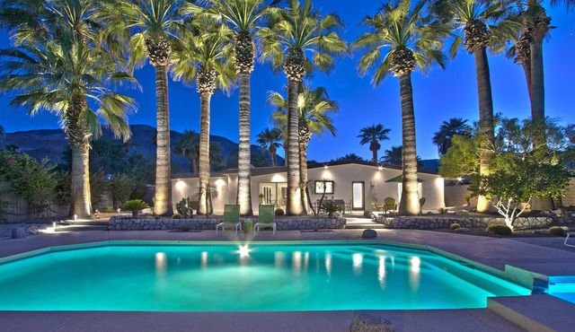 Prime Location! MidCentury+Large Backyard+Walk to Restaurants & Shops - The Palm