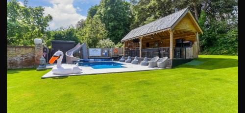 Private Heated Pool Oasis Hot Tub, Bar , games & Retreat