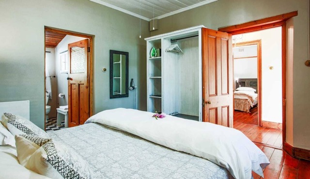 Private heritage 2-bedroom cottage in Cape Town perfect for relaxing stays