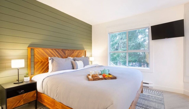 Private HotTub.Central 2BR - Free Parking+Pool+A/C