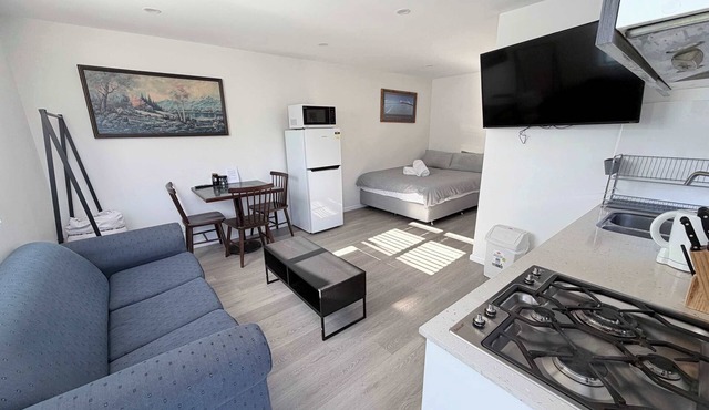 Private Studio | Convenient Stay Near Hobart