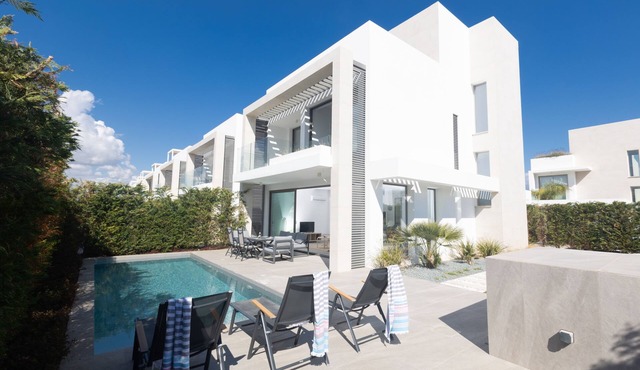Protaras Azure Villa AZV16 - sleeps 7 guests in 3 bedrooms