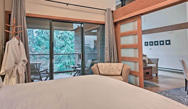Quiet Hidden Creekside Home Steps to Sechelt Inlet