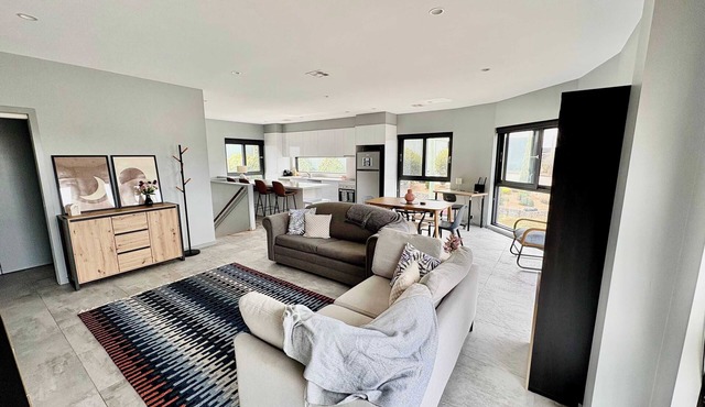 Quite and large 2 bedroom - Sleeps 6 - 2 bathrooms