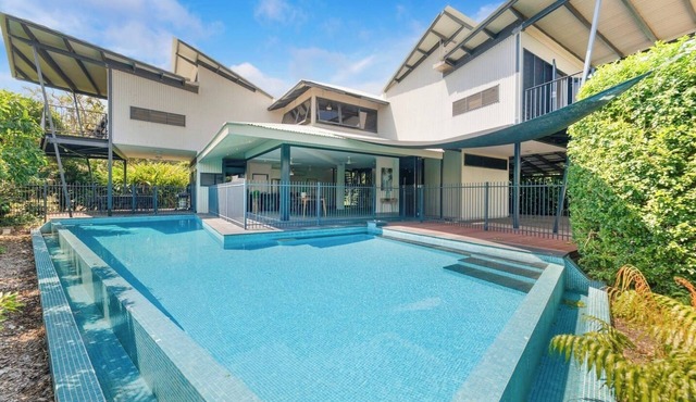Reef Villa A Sprawling Waterfront Oasis