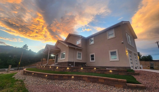 Relaxing Home away from home, 7 BRs/8 Beds/Sleeps14