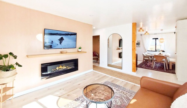 Remodeled Twin Duplex 3-Bedroom Home, close to airport, beach, Disney, shopping