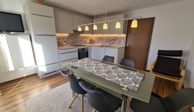 Renovated, modern and bright apartment in a quiet location for 2 to 5 people