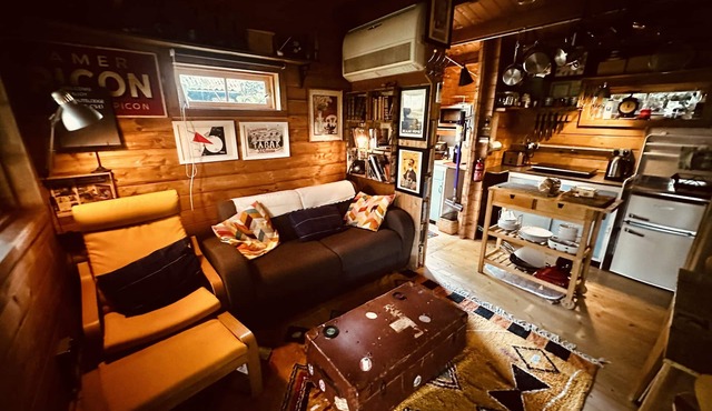 Retro Lodge nr Dartoor With hot tub & opt Sauna