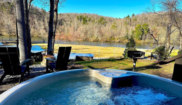 River View Bunk Cabin with Hot Tub