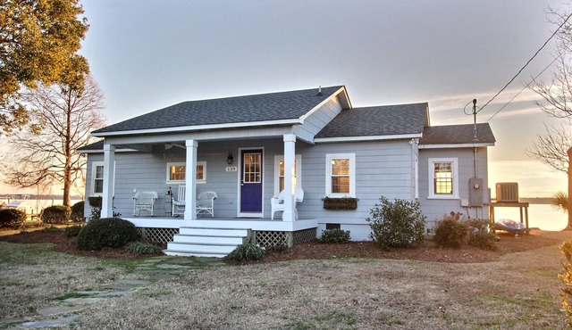 Riverfront Cottage Close To Washington, Bath And Belhaven!