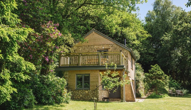 Romantic hillside hideaway with roof terrace and outstanding views