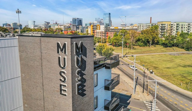 Rooftop Views, Downtown, Gym, Best Restaurants, In Nashville Close to Cordelle