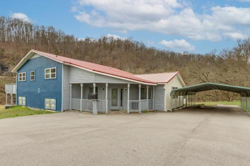 Rural Group Getaway w/Creek Access in Berryville!