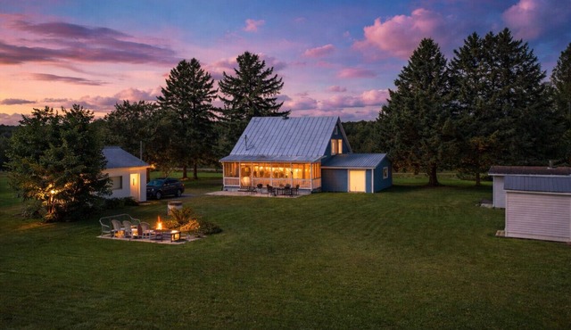 Rustic & Modern Chalet. 32 Acre of Land. Avec SPA