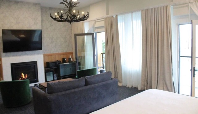 SaltLine Hotel