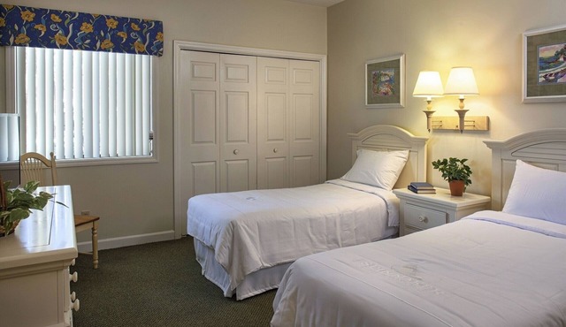 Scenic 2BR Stay w/Deck, BBQ Area + Quick Access to Island Trails & Beaches