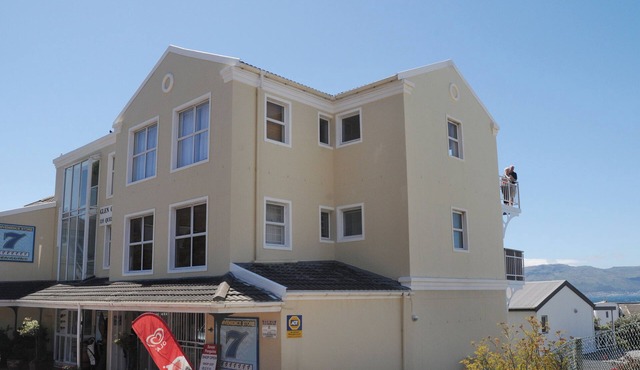 Scenic Seaforth Condo, Walk to Simon’s Town & Boulders Beach