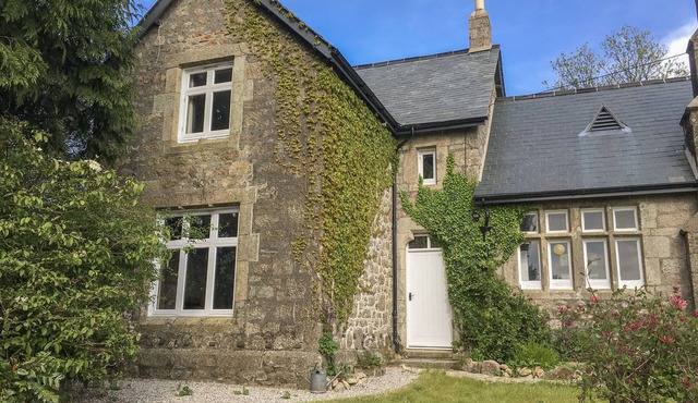 SCHOOL HOUSE, pet friendly, country holiday cottage in Ivybridge