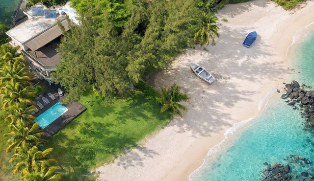 Seafront 1 bedroom large penthouse apartment on the beach at Pointe Aux Biches.