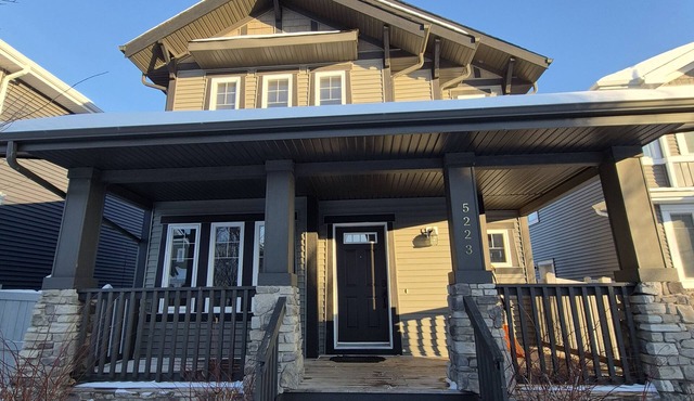 Sean Comfy Home Modern Escape in Edmonton – Near Northgate