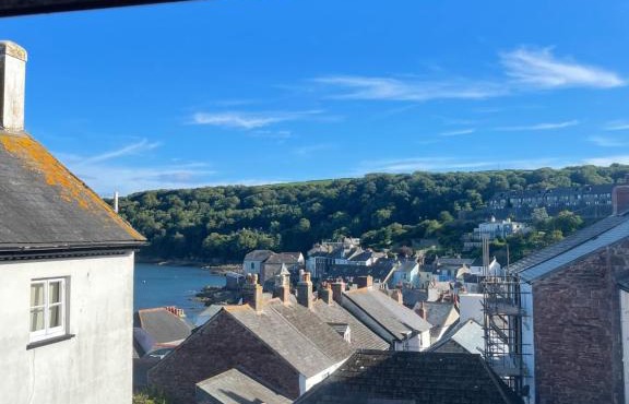 Seapink, Kingsand; luxury Cornish cottage with seaviews, bbq & paddleboards