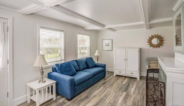 Seaside Serenity a Short Walk from Haystack Rock! Kitchenette, Parking!