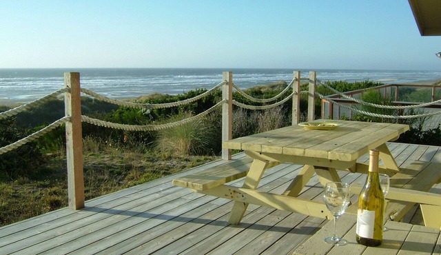Seaweed – 2BR beachfront home.