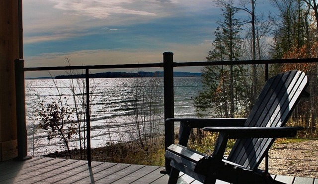 Secluded Bayfront Cottage with Stunning views