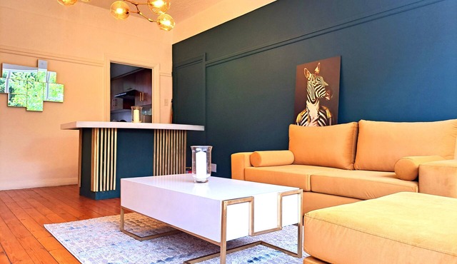 Secure Modern 2 bed - excellently located