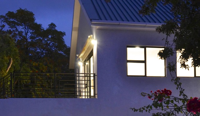 Self contained 3 bedroom luxury accommodation set in Villa Honeysuckle with pool