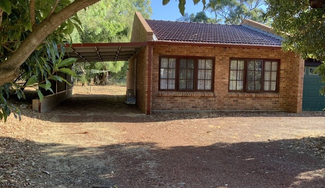 Self contained fully equipped 1 bedroomed studio on exclusive rural estate.